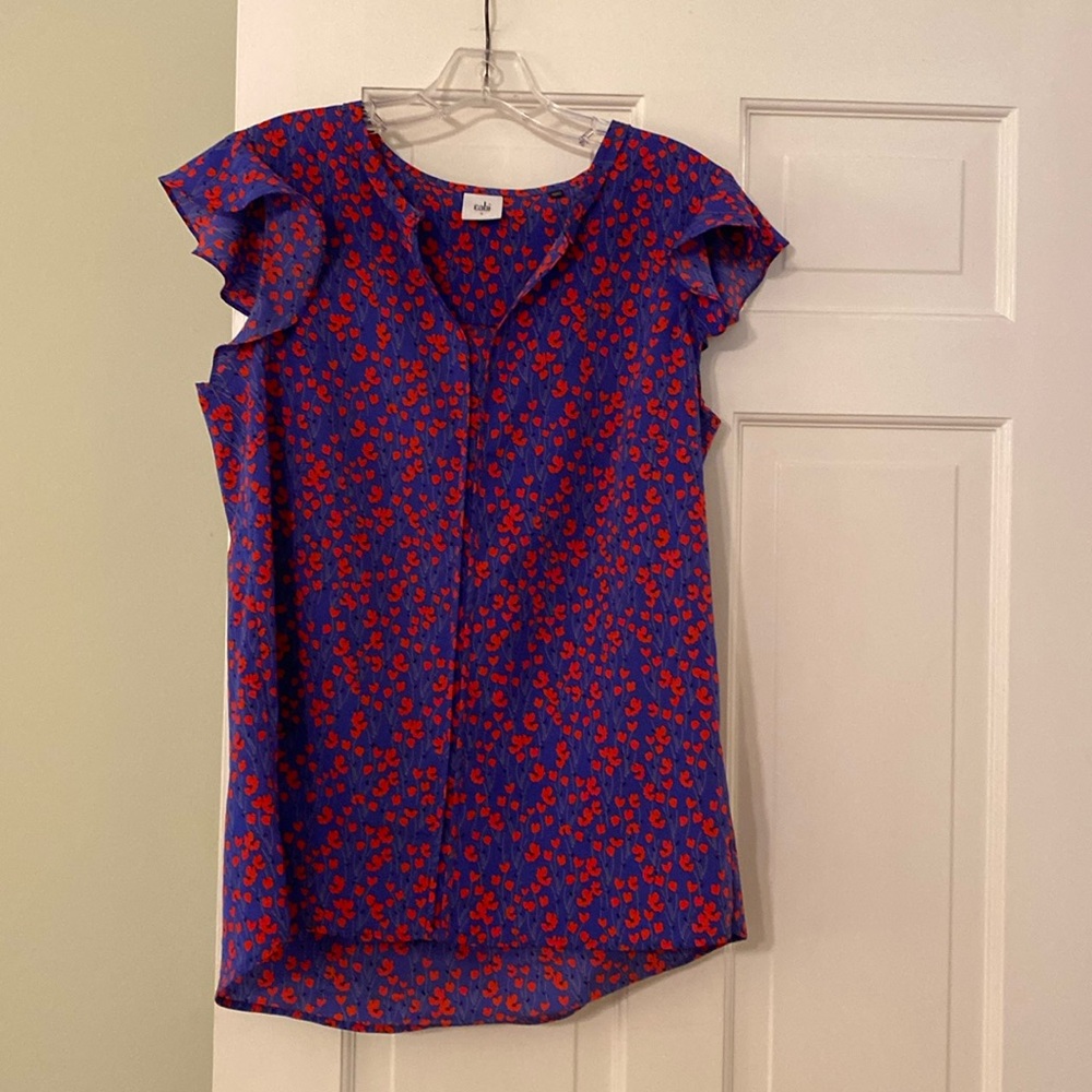 Cabi tulip blouse. Size S. V-neck. Flutter sleeves.